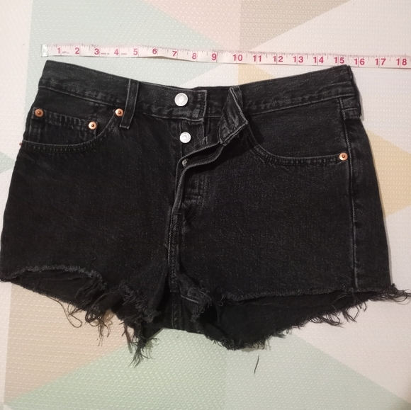 LEVI JEAN SHORT SIZE Unknown - Picture 12 of 16
